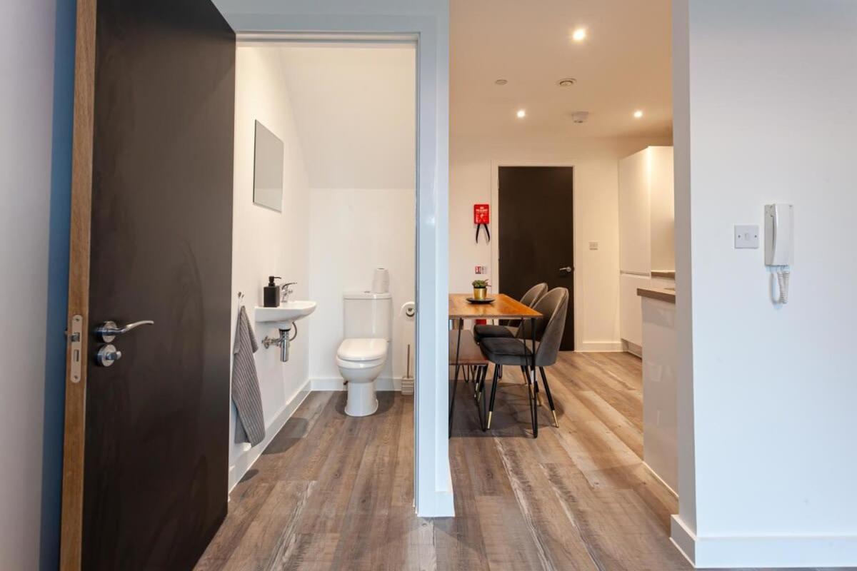 Superb 2 Bed Flat 5Min To Old Trafford Stadium 맨체스터 외부 사진