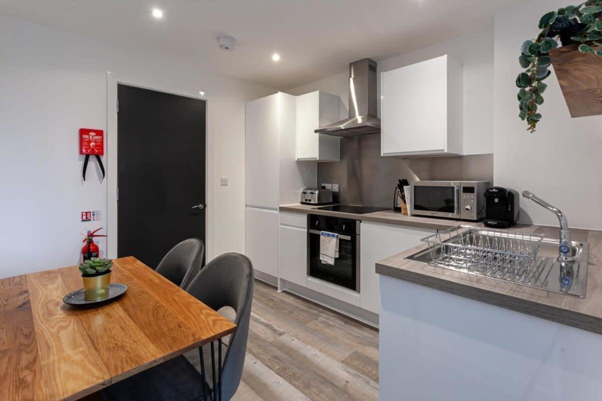 Superb 2 Bed Flat 5Min To Old Trafford Stadium 맨체스터 외부 사진