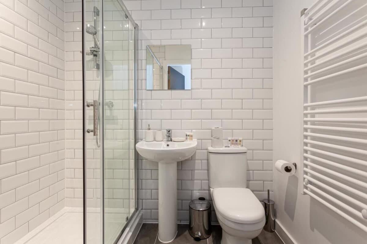 Superb 2 Bed Flat 5Min To Old Trafford Stadium 맨체스터 외부 사진