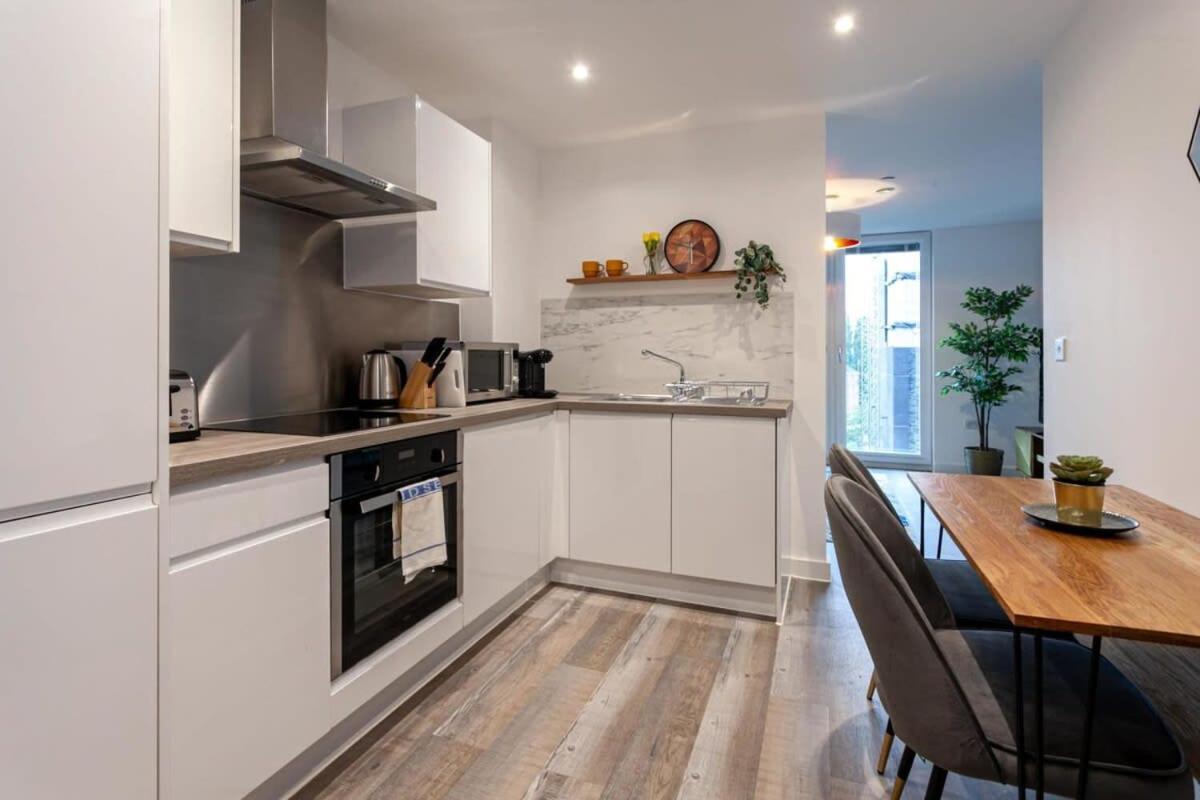 Superb 2 Bed Flat 5Min To Old Trafford Stadium 맨체스터 외부 사진